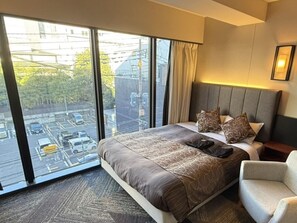 Desk, laptop workspace, iron/ironing board, free WiFi - PLACE Hotel Ascot (Kumamoto)