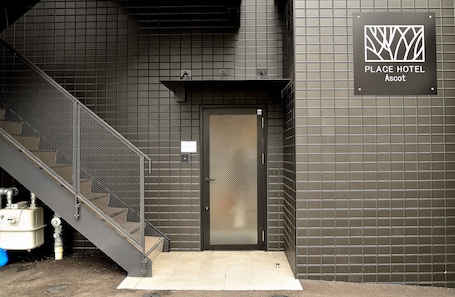 Property entrance. PLACE Hotel Ascot