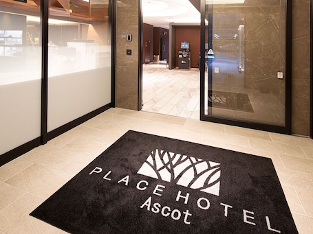 Interior entrance. PLACE Hotel Ascot