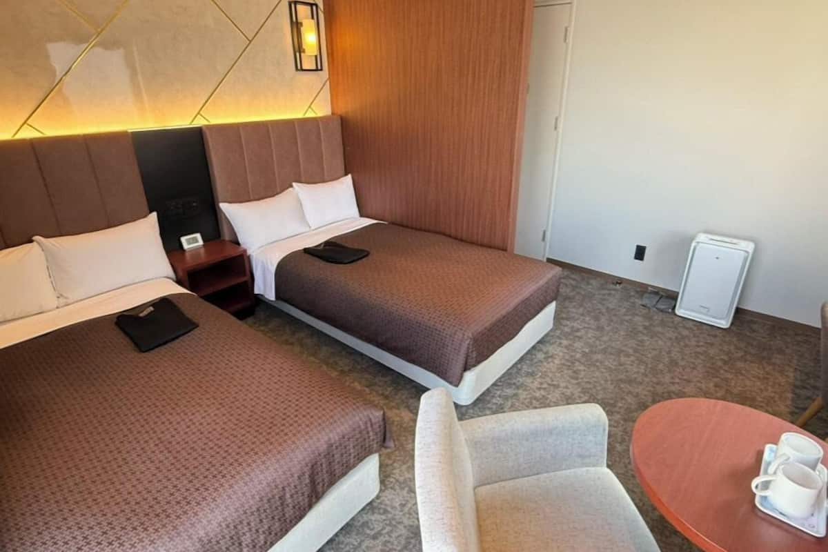 Kahden hengen standard-huone (kaksi sänkyä), 2 makuuhuonetta (Castle View, High floor) | Työpöytä, kannettavalle tietokoneelle sopiva työtila