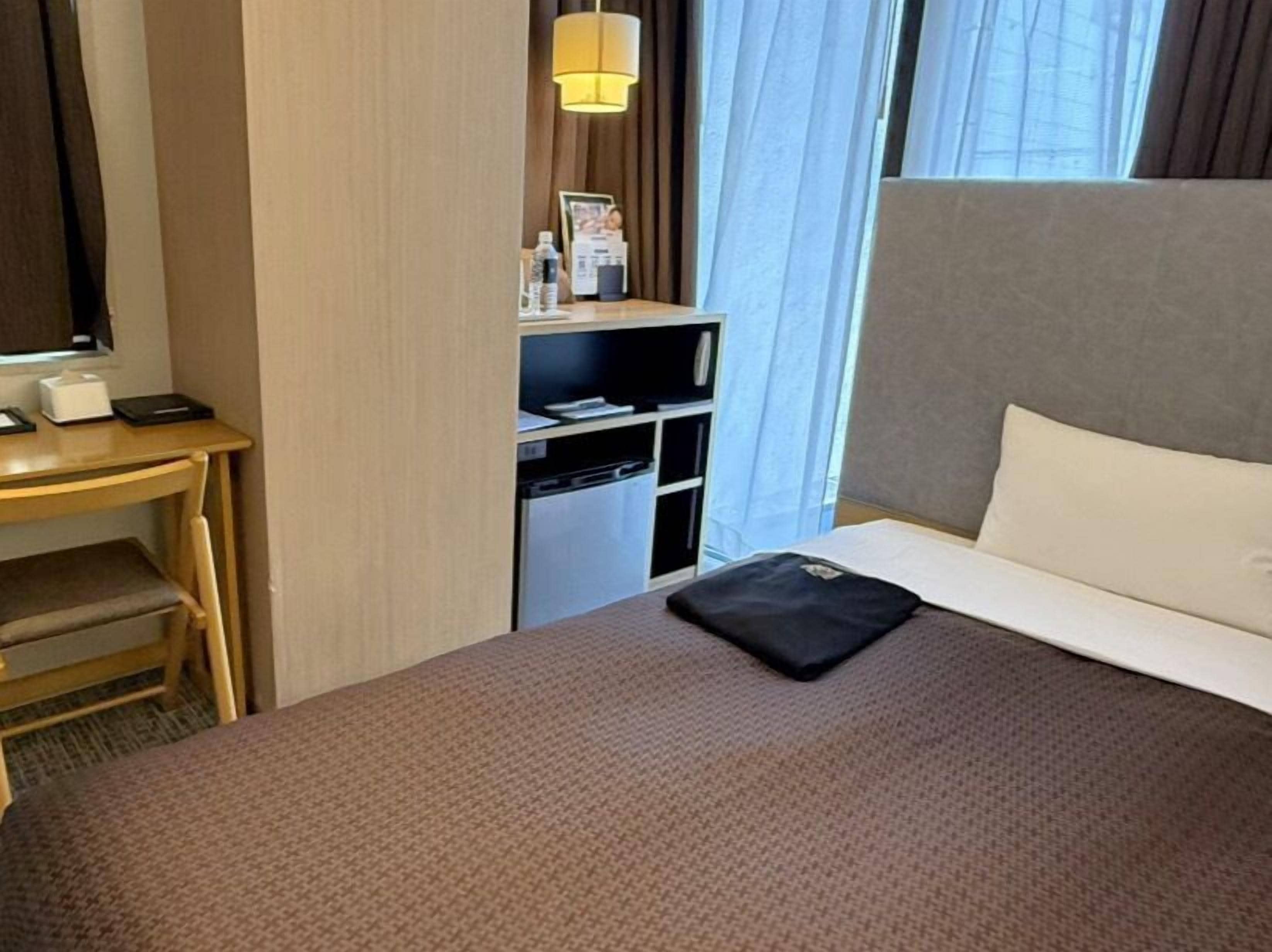 Desk, laptop workspace, iron/ironing board, free WiFi