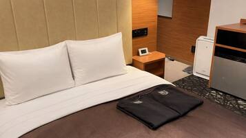Economy Double Room, 1 Double Bed, Non Smoking | Desk, laptop workspace, iron/ironing board, free WiFi