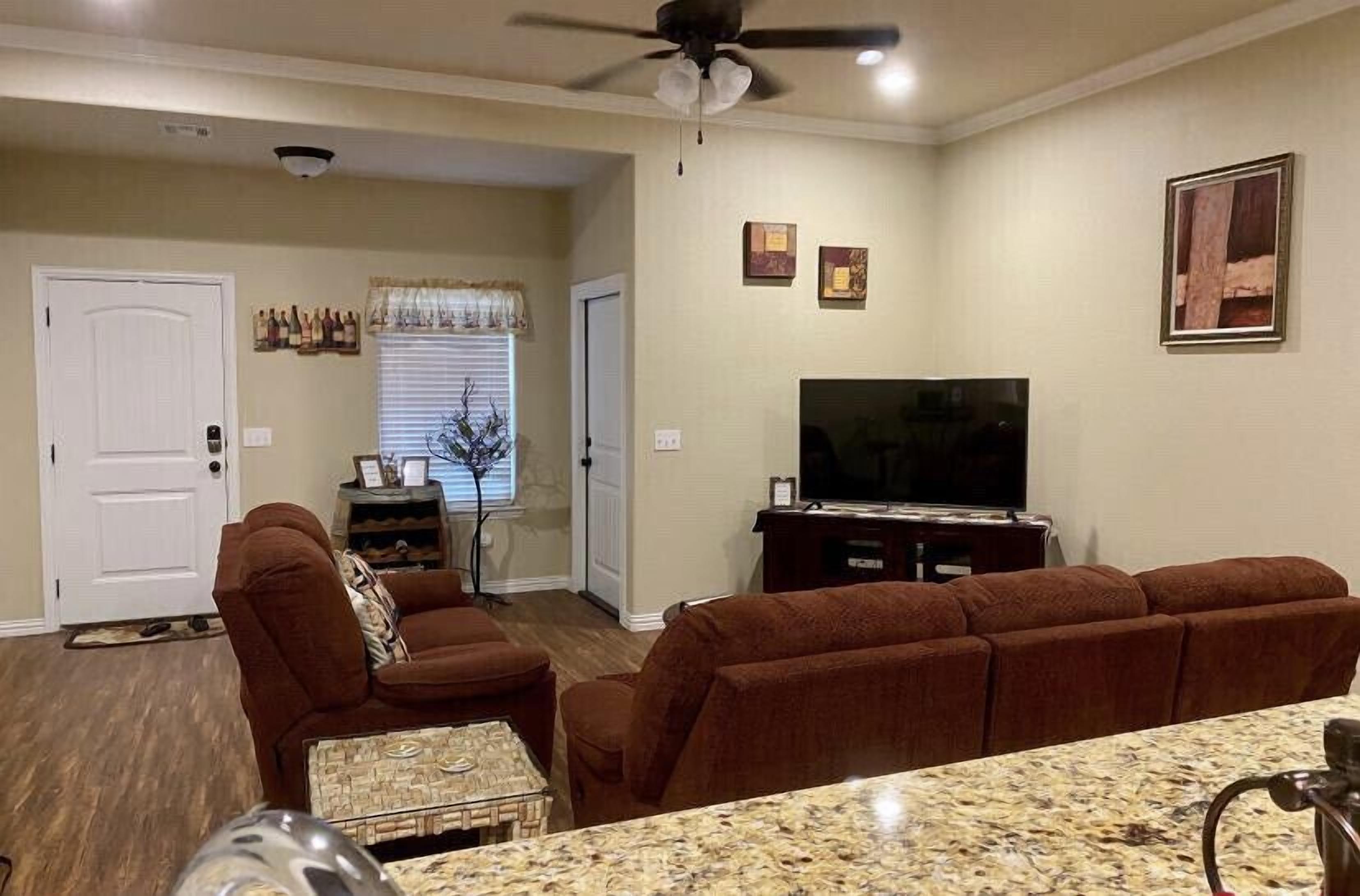 TV connectée, jeux vidéo, lecteur de DVD, livres