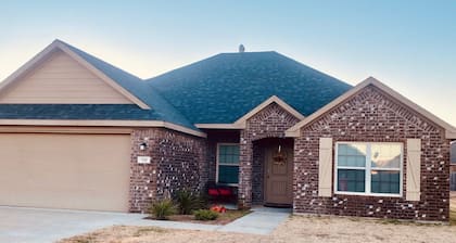 Geräumiges und privates 5-Sterne-Haus. Schlaf 6. Nahe Kasino, Konzerten, See, Hochschule.