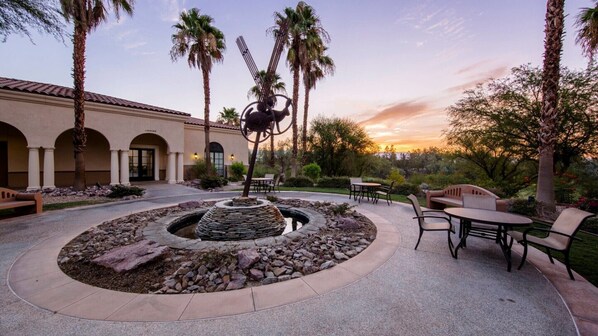 Outdoor dining - STAGECOACH April 24-27, 2020 (Palm Desert)