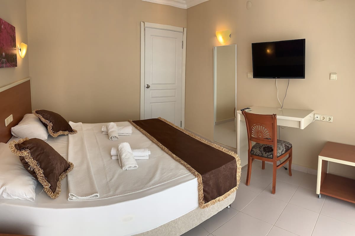 2 bedrooms, laptop workspace, free WiFi, bed sheets