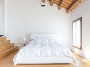 Deluxe Apartment (4) | Premium bedding, soundproofing, free cribs/infant beds, rollaway beds - Residence Le Bugne (Noale)