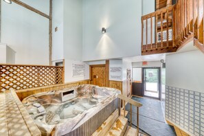 Interior - Sleek condo with shared pool, tennis court, sauna, and hot tub (Stowe)