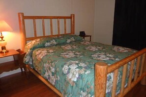 2 bedrooms, free WiFi, bed sheets - Waterfront cottage - Free Wi-Fi - fully fenced backyard (Freeland)