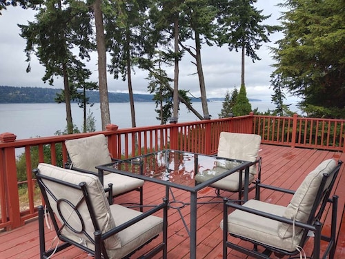 Waterfront cottage - Free Wi-Fi - fully fenced backyard