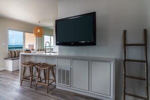 Interior - Beachfront 2BR Condo in Sunny Carpinteria (Carpinteria)