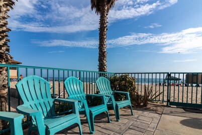 Beachfront 2BR Condo in Sunny Carpinteria