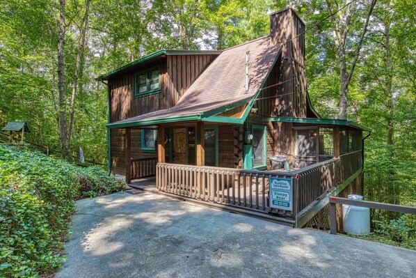 Exterior - Sleepy Bear - Sleeps 6 in 2 Master suites! Great location! (Sevierville)
