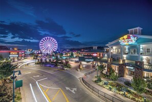 Exterior - Sleepy Bear - Sleeps 6 in 2 Master suites! Great location! (Sevierville)