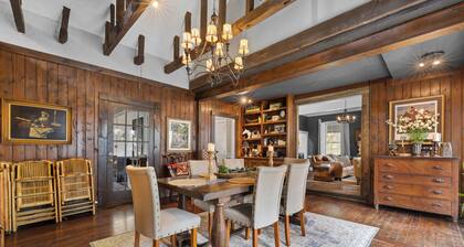 Hows Manor - Luxury Historic Farmhouse Circa 1840