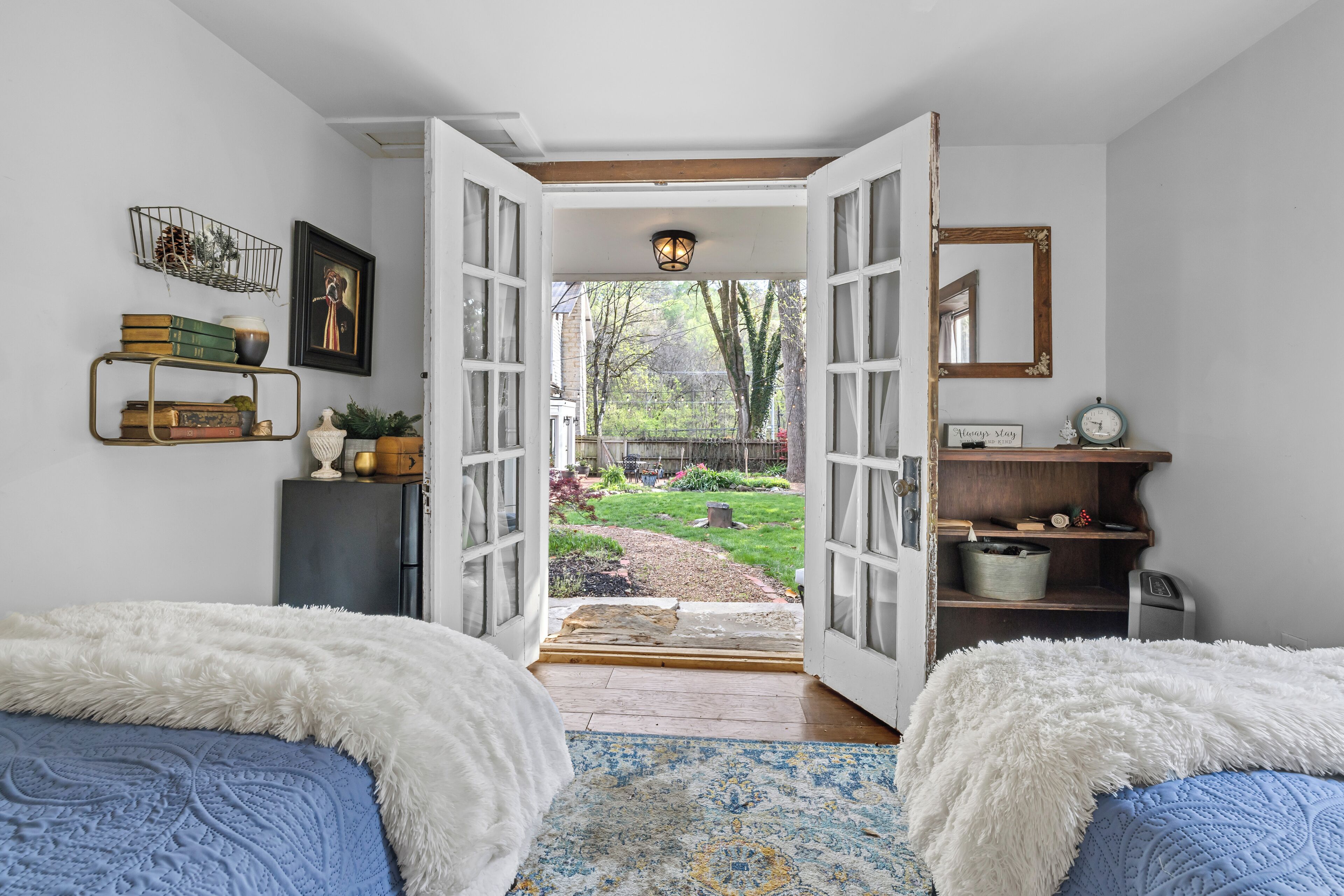 3 chambres, coffres-forts dans les chambres, bureau