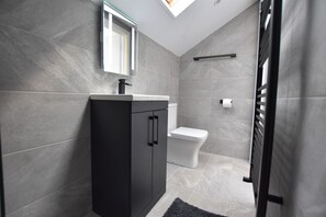 City Apartment | Bathroom