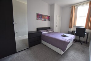 デザイン アパートメント 2 ベッドルーム | 客室ごとに異なる装飾、客室ごとに異なるインテリア、デスク、ノートパソコン用作業スペース