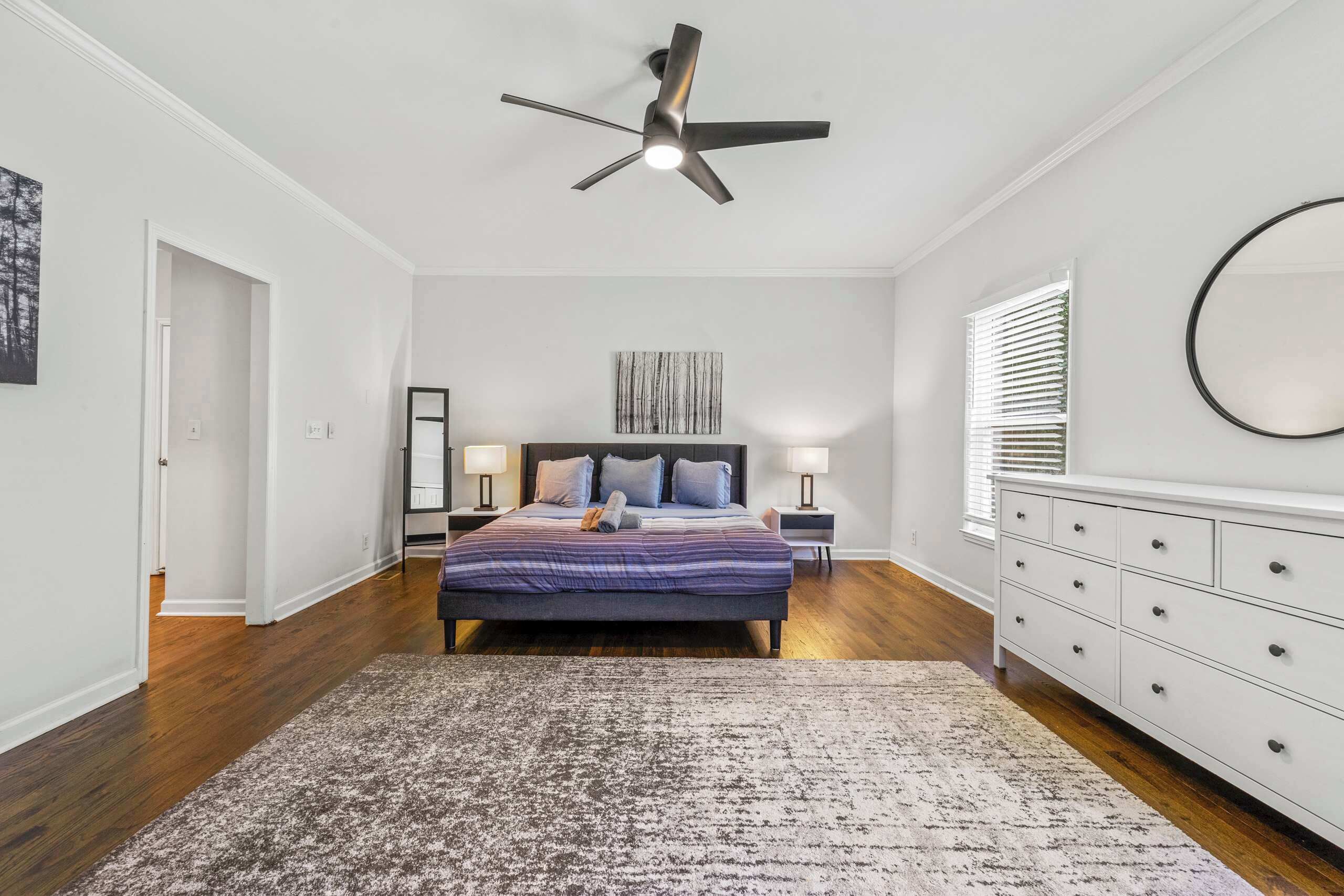 6 camere, una scrivania, ferro/asse da stiro, Wi-Fi gratuito