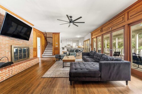 World Cup Ready • Private Estate Pool • Sleeps 16