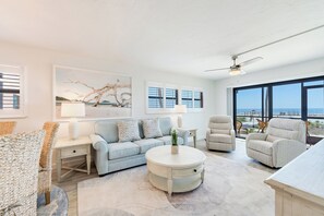 テレビ、書斎 / ワークスペース