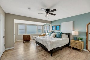 1 Schlafzimmer, Schreibtisch, Bügeleisen/Bügelbrett, Reisekinderbett