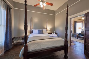 1 bedroom, iron/ironing board, travel cot, free WiFi - Ruth's Cottage: Cozy Farmhouse in Downtown Carlton (Carlton)