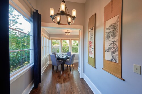 ¡Nuevo listado! Una granja ostentosa en el centro de Carlton