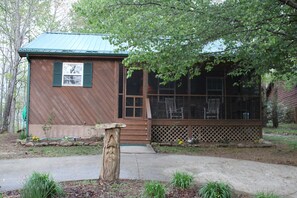 Exterior - Enjoy your Perfect Getaway near Lake Cumberland! Pet Friendly with a Hot Tub! (Burnside)