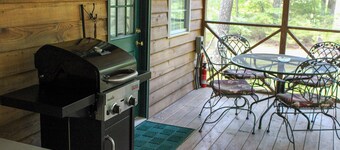 Enjoy your Perfect Getaway near Lake Cumberland! Pet Friendly with a Hot Tub!