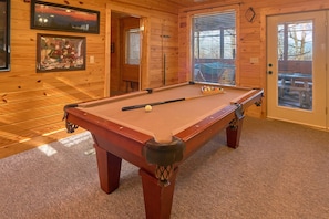 Games room - MAJESTIC MEMORIES - 3 LEVEL CUSTOM CABIN! (Sevierville)