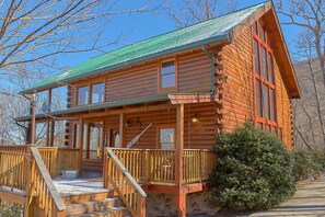 Exterior - MAJESTIC MEMORIES - 3 LEVEL CUSTOM CABIN! (Sevierville)