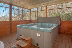 Indoor spa tub