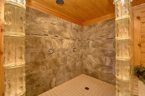 Towels - MAJESTIC MEMORIES - 3 LEVEL CUSTOM CABIN! (Sevierville)
