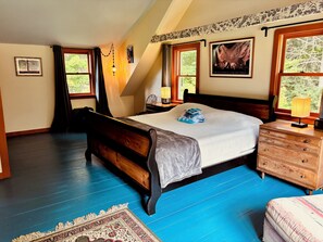 3 bedrooms, desk, travel crib, free WiFi