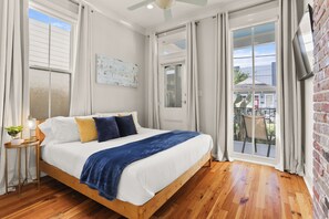 3 多间卧室、办公桌、熨斗/熨衣板、旅行婴儿床