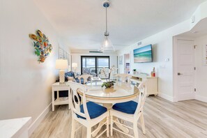 TV, offices - OCEAN'S REACH 3D4: 2-Bdrm, Top Floor/Corner Unit w/Panoramic Gulf Views! (Sanibel Island)