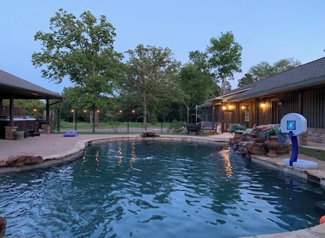 Outdoor pool. Best Getaway in East TX! ElKen Retreat:Spa,Pool,Hot tub,Massage,Breakfast,Relax