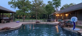 テキサス州東部のベストゲッタウェイ！ エルケンリトリート：スパ、プール、ホットタブ、マッサージ、朝食、リラックス