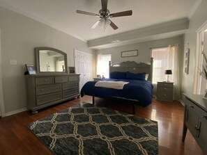 3 bedrooms, desk, iron/ironing board, free WiFi