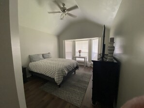 3 bedrooms, desk, iron/ironing board, free WiFi - Football Games, A&M Events, Parents Night, etc..our home wins! (College Station)