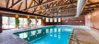 Two-story mountain condo with fireplace & beautiful views