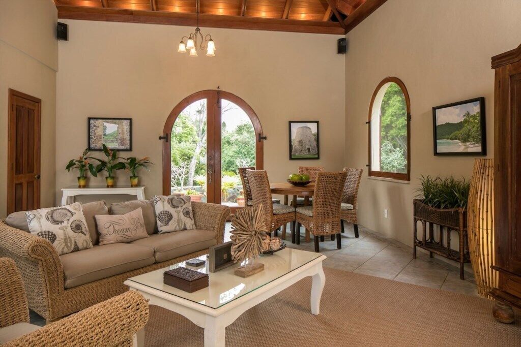 Smart TV, futbolito, libros y videoteca 