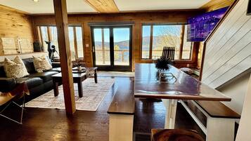 Smart-tv, dvd-spelare och böcker