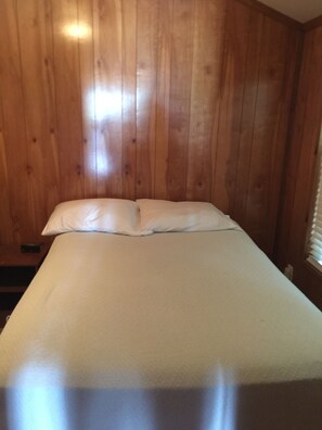 1 bedroom, WiFi, bed sheets - "Clean/Maintained Fully Furnished Lodging"-Redfish  (Buras)
