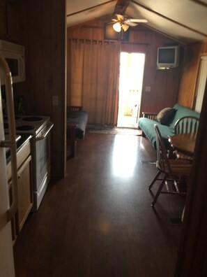 1 bedroom, WiFi, bed sheets - "Clean/Maintained Fully Furnished Lodging"-Redfish  (Buras)