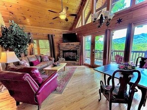 TV, fireplace, DVD player - Body and Soul - Sleeps 2! (Gatlinburg)