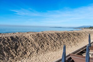 Beach - Luxury Oceanfront Condo | Panoramic Views, California King & Beach Access (Carpinteria)