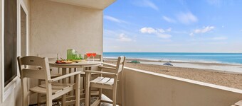 Beachfront 2BR Condo in Sunny Carpinteria. Walk Everywhere!