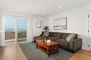 Smart TV - Luxury Oceanfront Condo | Panoramic Views, California King & Beach Access (Carpinteria)